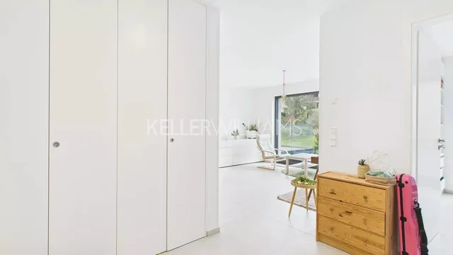 Schlafzimmer; holzboden, tageslicht, moderner stil