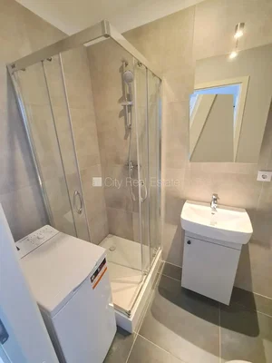 Badezimmer; fliesenboden, renoviert, tageslicht