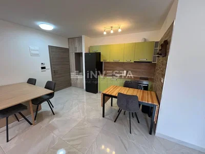 Кухиња; кухињски апарати, плочице, природно светло