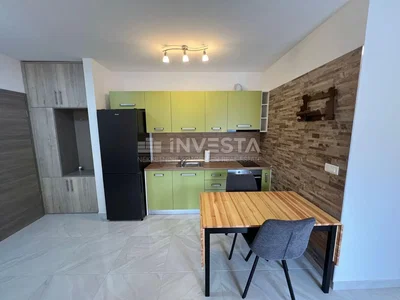 Кухиња; кухињски апарати, плочице, природно светло