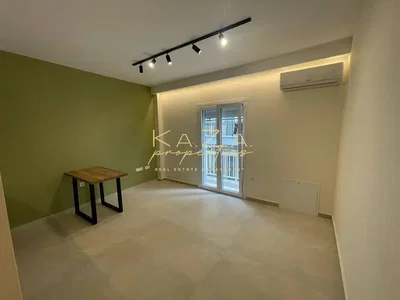 Salon; carrelage, lumière naturelle