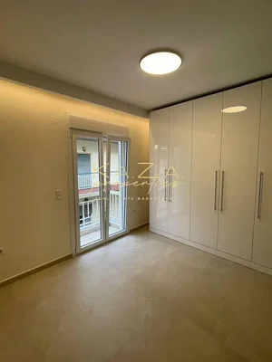 Chambre; carrelage, lumière naturelle