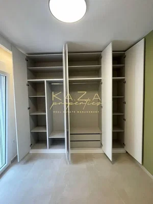 Vestiaire; carrelage, lumière naturelle