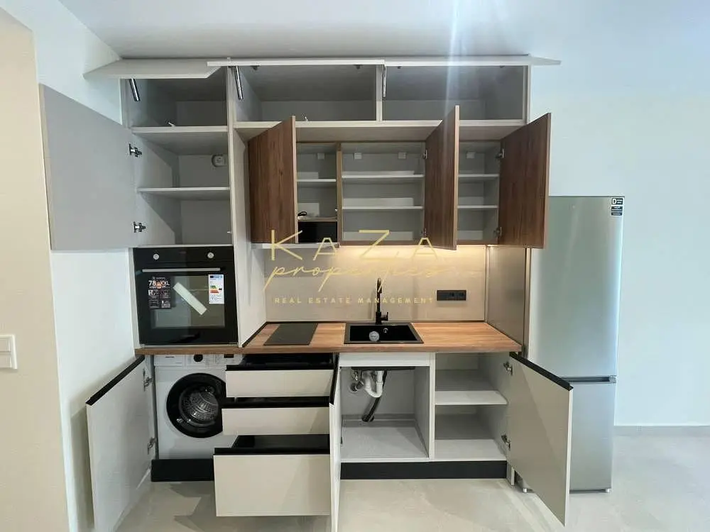 Cuisine; électroménager, carrelage, lumière naturelle, rénové