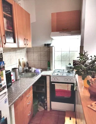 Küche; küchengeräte, fliesenboden, tageslicht