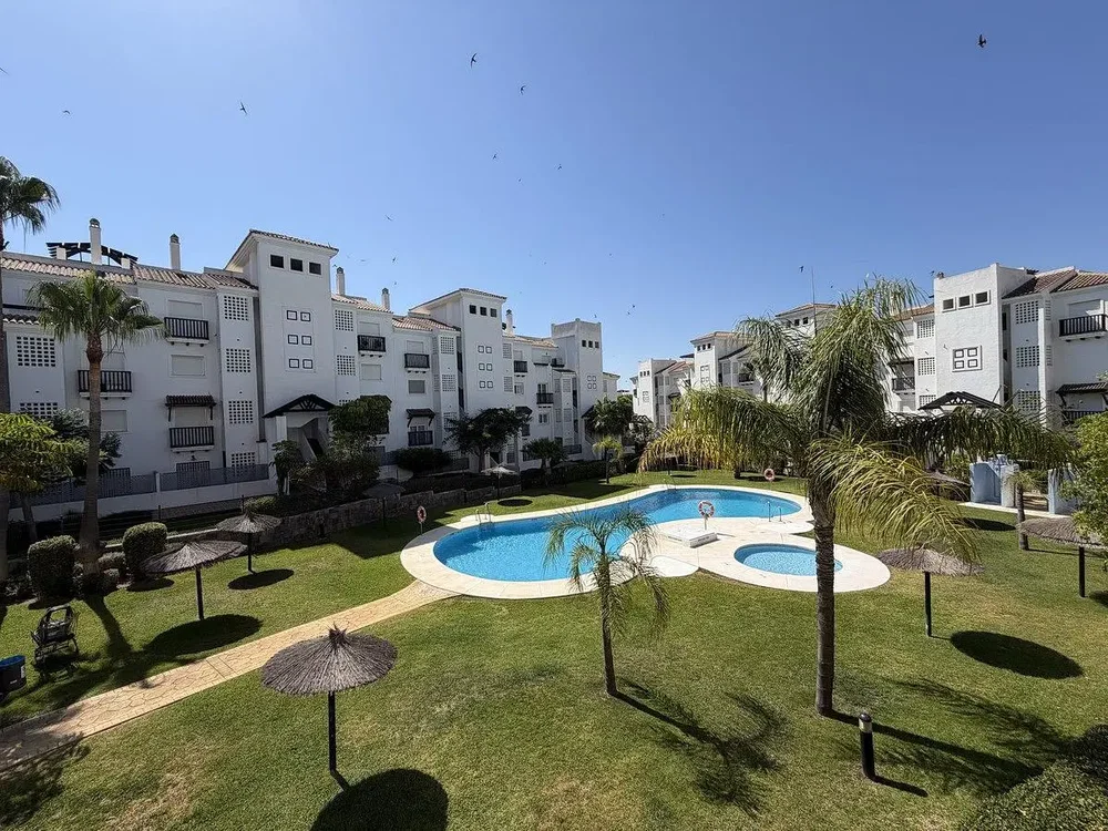 Casa y alrededores; vista, luz natural
