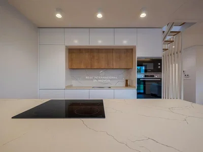 Kitchen; kitchen appliances, renovated, natural light