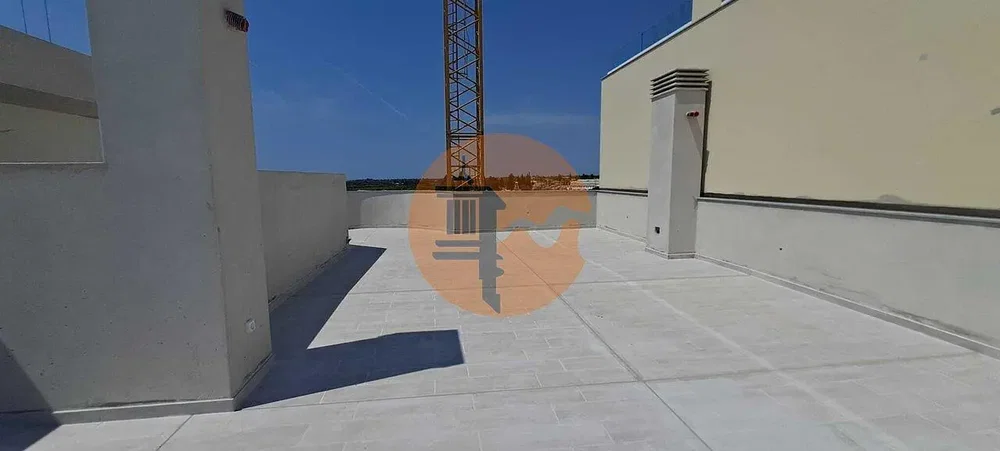 Terrasse; lumière naturelle, carrelage