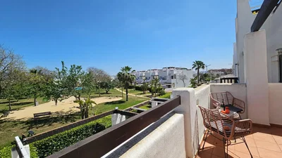 Balkon; uitzicht, natuurlijk licht, tegelvloer