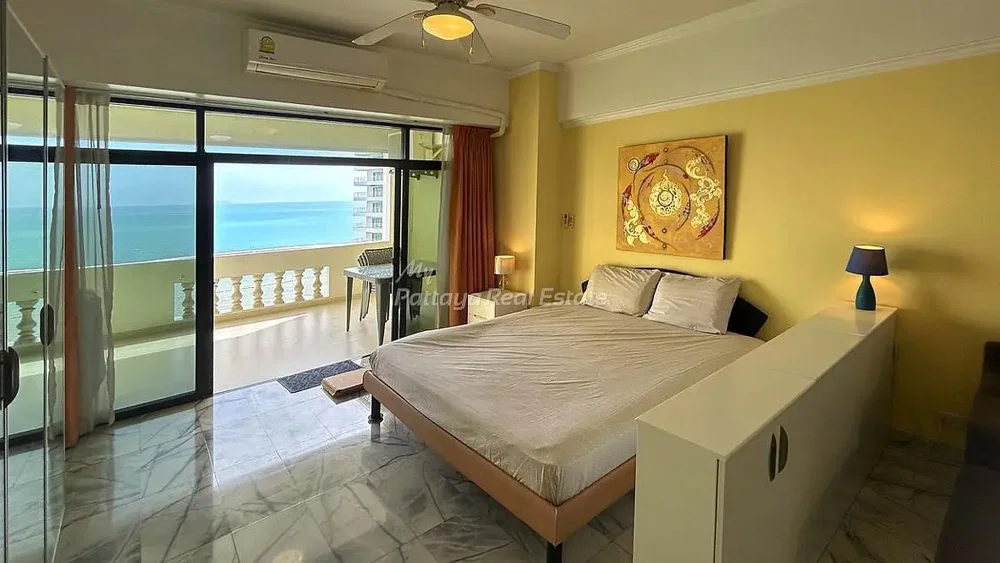 Quarto; vista, chão de azulejo, luz natural