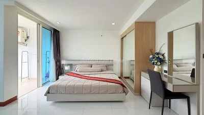 Quarto; luz natural, chão de azulejo