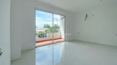 Living room; tile floor, view, natural light