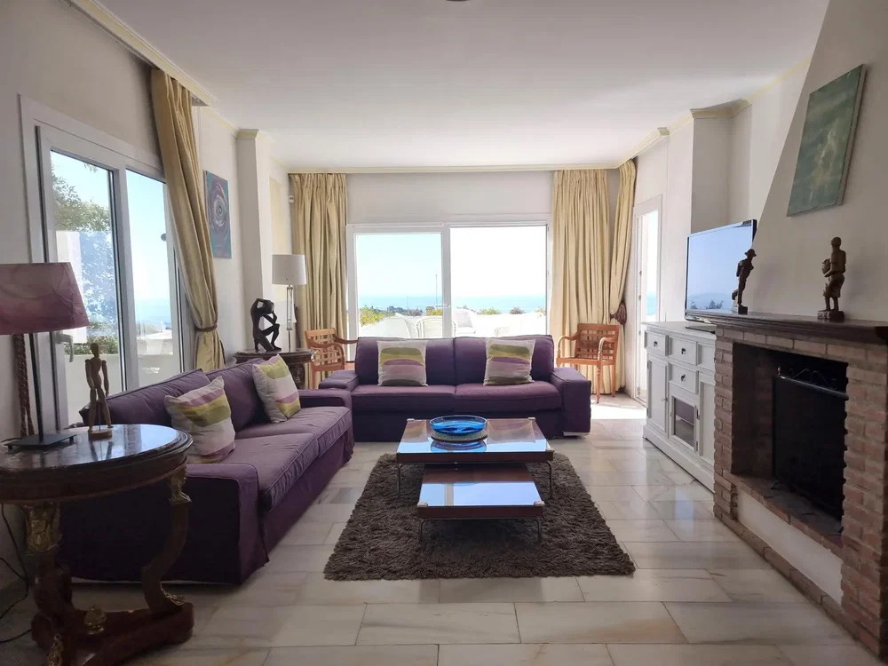 Sala de estar; vista, lareira, luz natural, estilo moderno