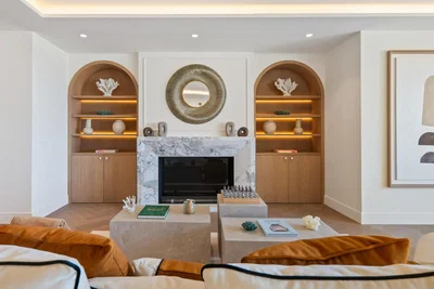 Living room; fireplace, modern style, natural light, wood floor