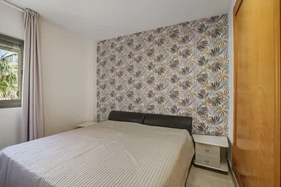 Slaapkamer; natuurlijk licht, tegelvloer