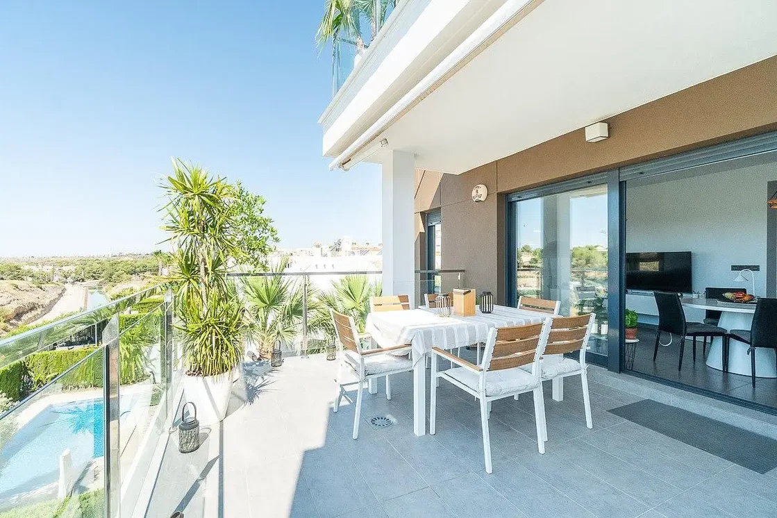 Terrazza; vista, luce naturale, stile moderno