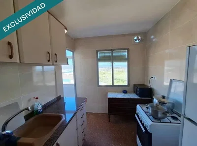 مطبخ; أجهزة المطبخ, إطلالة, ضوء طبيعي, يحتاج إلى تجديد