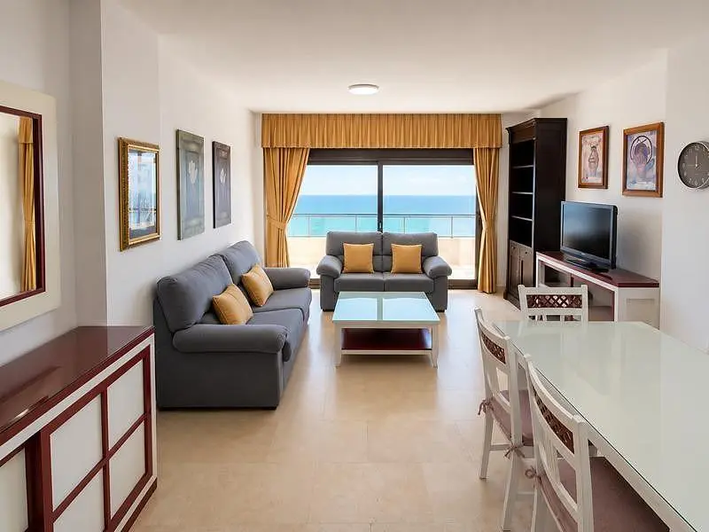 Soggiorno; vista, luce naturale, stile moderno