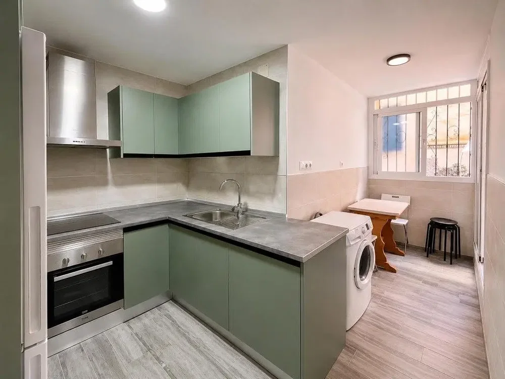 Kitchen; kitchen appliances, tile floor