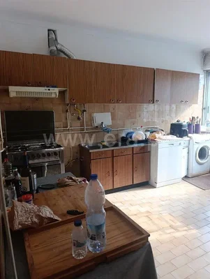 Kuchyně; kuchyňské spotřebiče, dlažba, nutná rekonstrukce, přirozené světlo