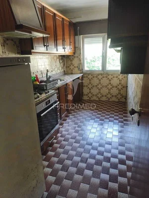 Кухиња; кухињски апарати, плочице, потребна реновација