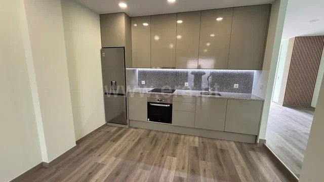 Küche; küchengeräte, holzboden, renoviert, tageslicht