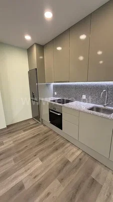 Küche; küchengeräte, holzboden, renoviert, tageslicht