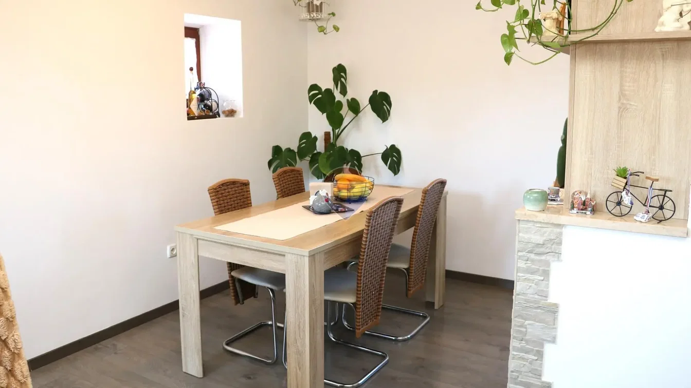 Salon; lumière naturelle, parquet