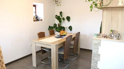 Salon; lumière naturelle, parquet