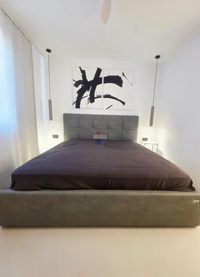 Bedroom; natural light, modern style