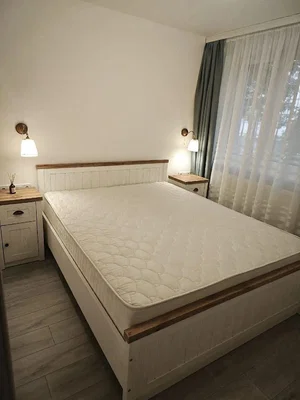 Schlafzimmer; holzboden, tageslicht