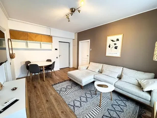 Wohnzimmer; holzboden, tageslicht, moderner stil