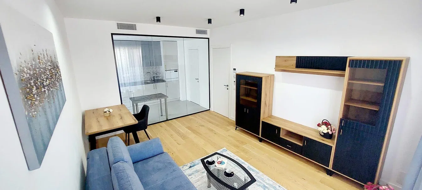 Living room; wood floor, natural light, modern style