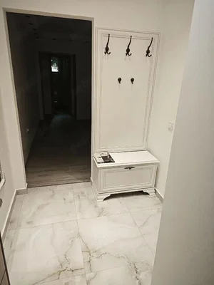 Garderobe; fliesenboden