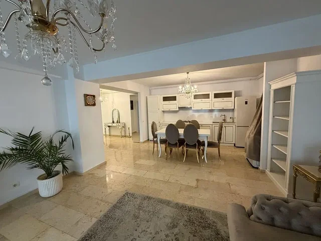 Wohnzimmer; fliesenboden, tageslicht