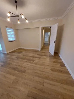 Soggiorno; pavimento in legno, luce naturale