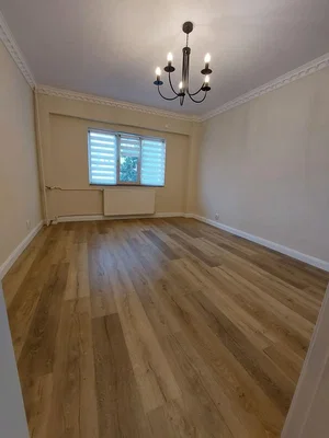 Soggiorno; pavimento in legno, luce naturale