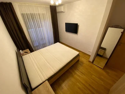 Schlafzimmer; holzboden, tageslicht
