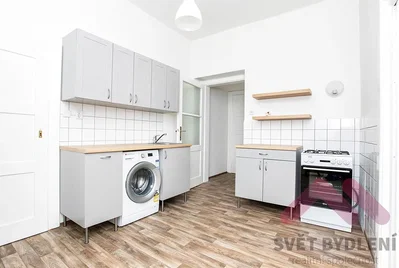 Küche; küchengeräte, fliesenboden, holzboden, tageslicht