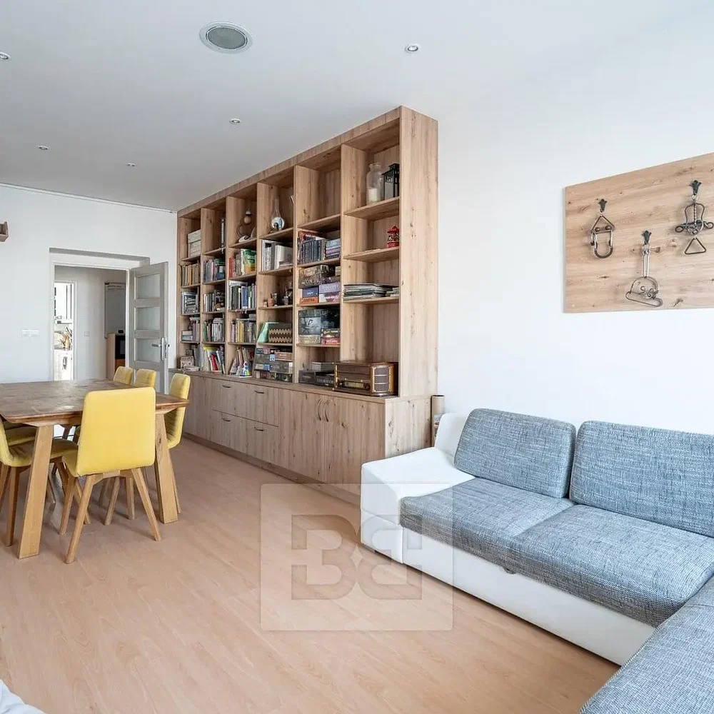 Wohnzimmer; holzboden, tageslicht, moderner stil