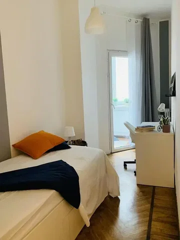 Sypialnia; światło dzienne, podłoga drewniana