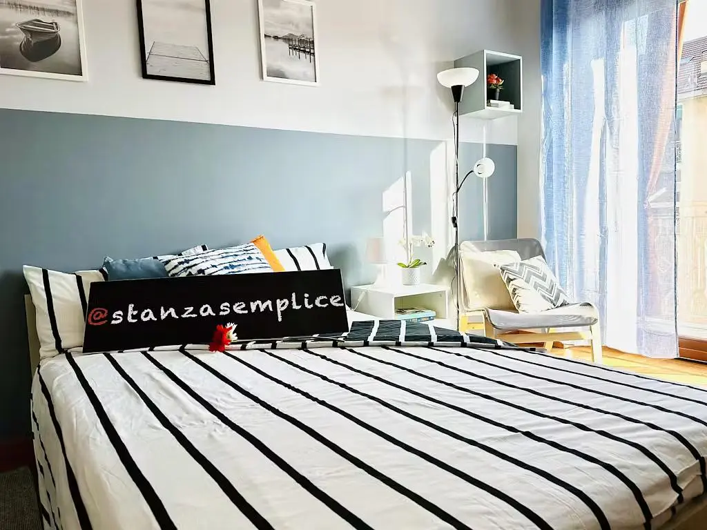 Sypialnia; światło dzienne, styl nowoczesny