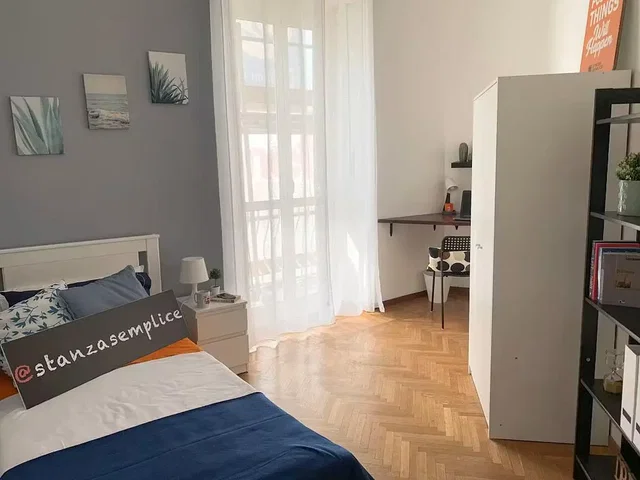 Sypialnia; podłoga drewniana, światło dzienne, styl nowoczesny