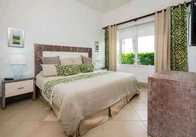 Schlafzimmer; fliesenboden, tageslicht, moderner stil