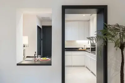 Küche; küchengeräte, tageslicht, moderner stil