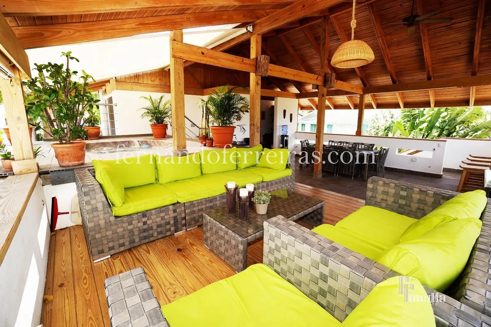 Terrasse; holzbalken, tageslicht