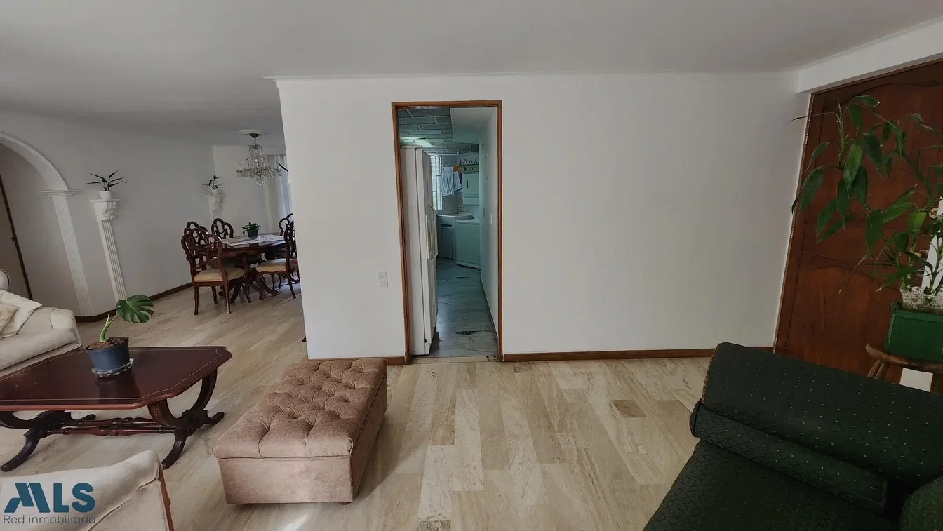 Salon; lumière naturelle, parquet