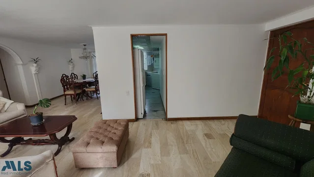 Dnevna soba; prirodno svjetlo, drveni pod