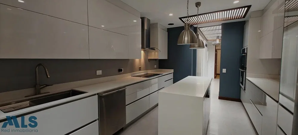 Cozinha; eletrodomésticos, luz natural, estilo moderno