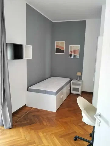 Spavaća soba; drveni pod, prirodna svjetlost